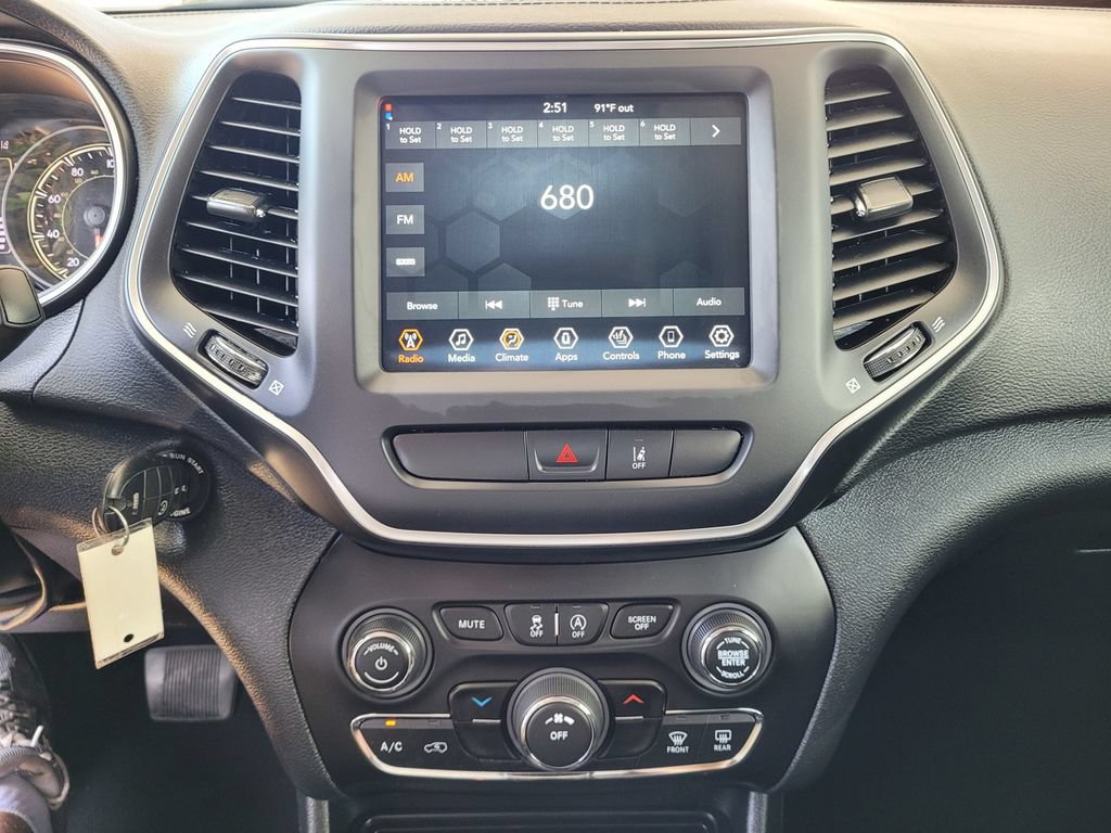Used 2022 Jeep Cherokee Latitude AWD/4WD image 10