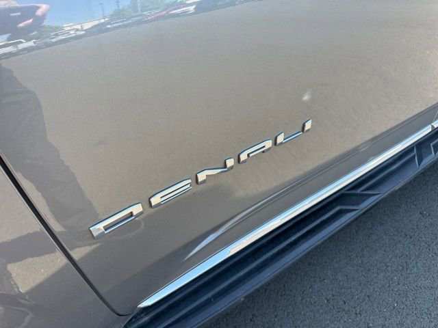 Used 2022 GMC Yukon XL Denali AWD/4WD image 8