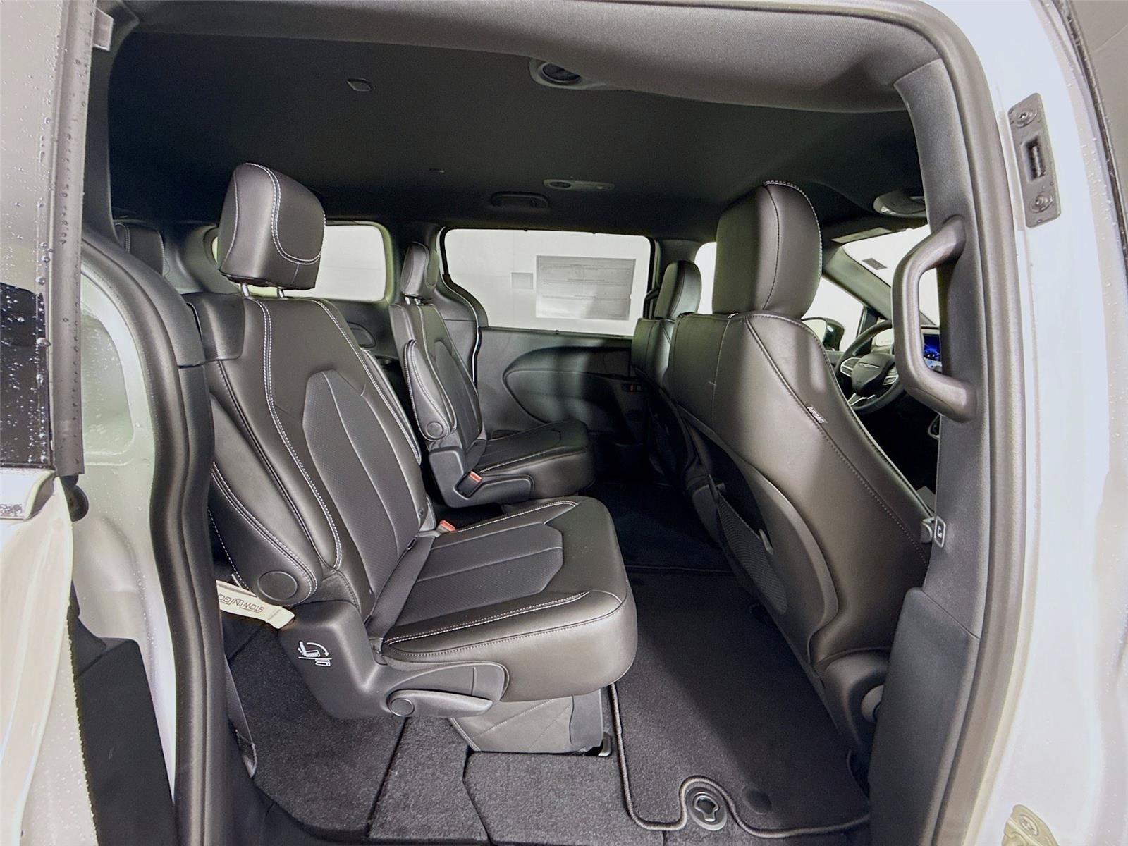 New 2027 Chrysler Pacifica LX FWD image 28