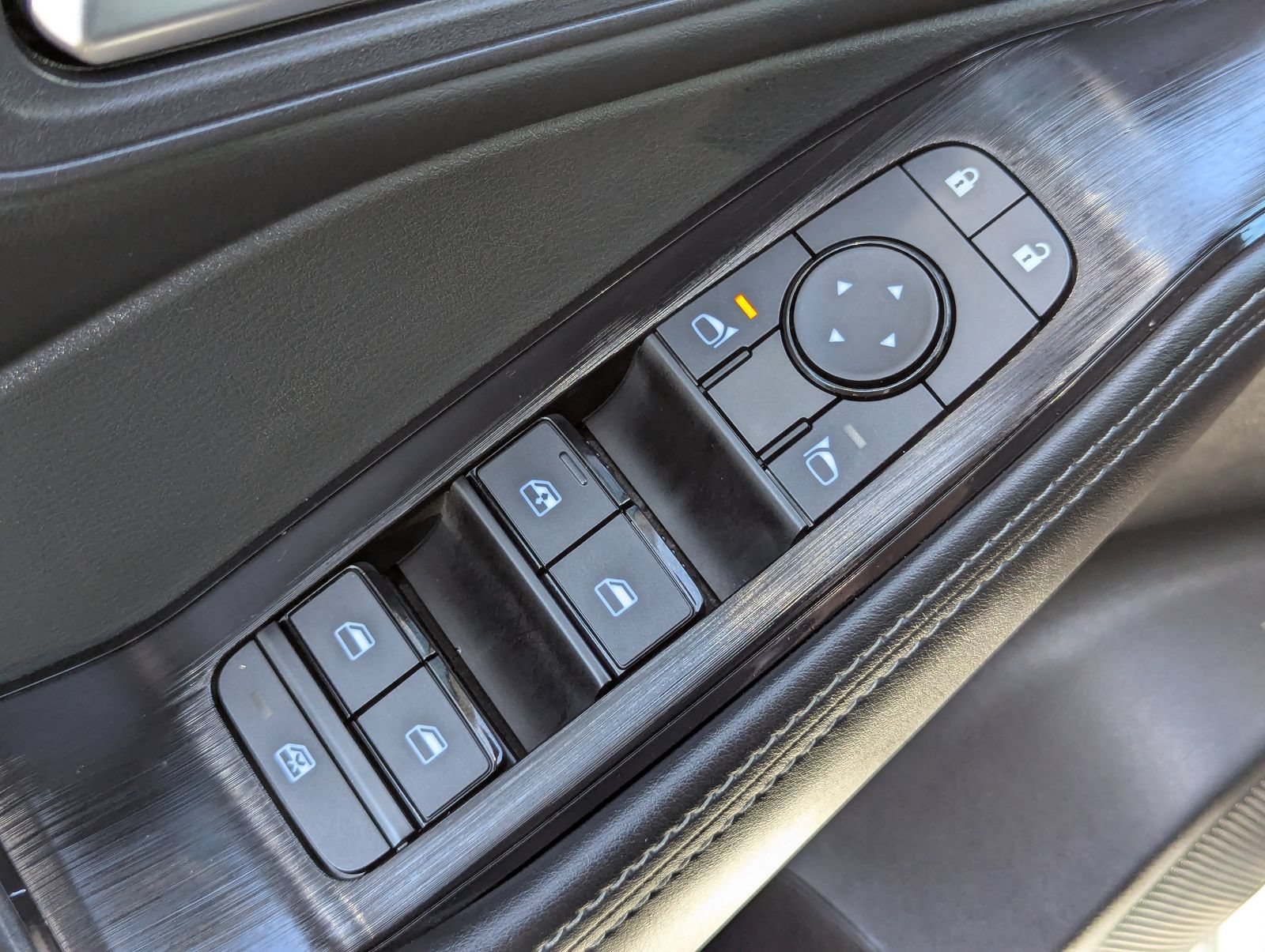 Used 2025 Nissan Rogue SV FWD image 22