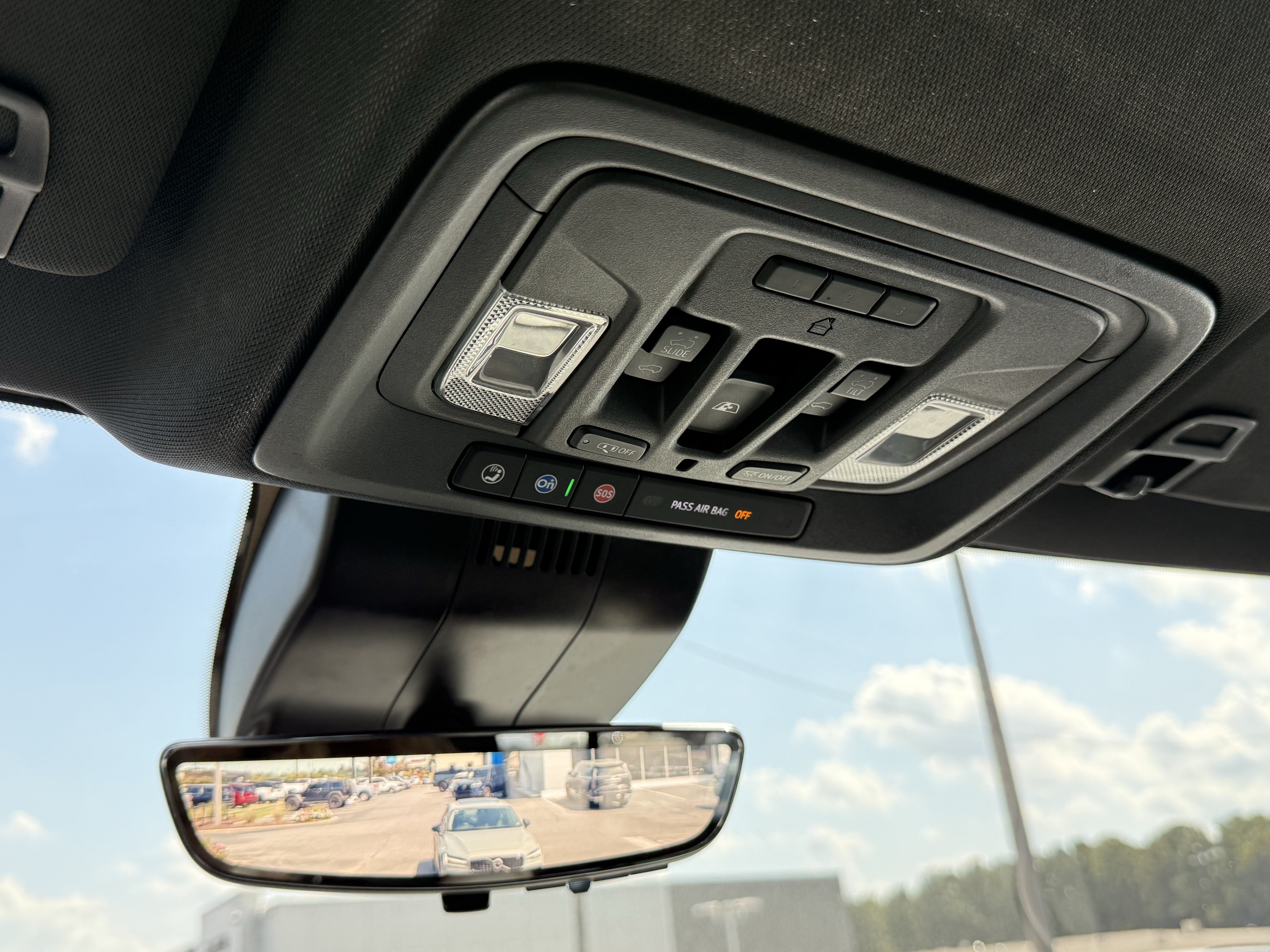 Used 2023 Chevrolet Silverado 1500 High Country w/ High Country Premium Package AWD/4WD image 28