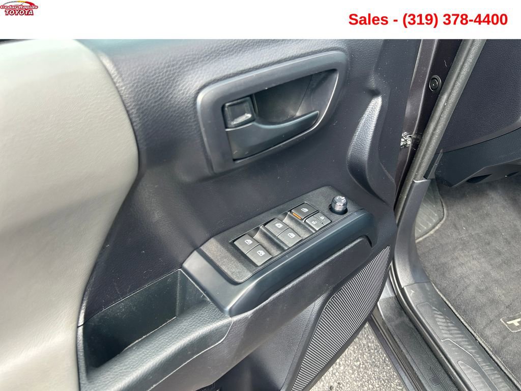 Used 2020 Toyota Tacoma SR AWD/4WD image 11