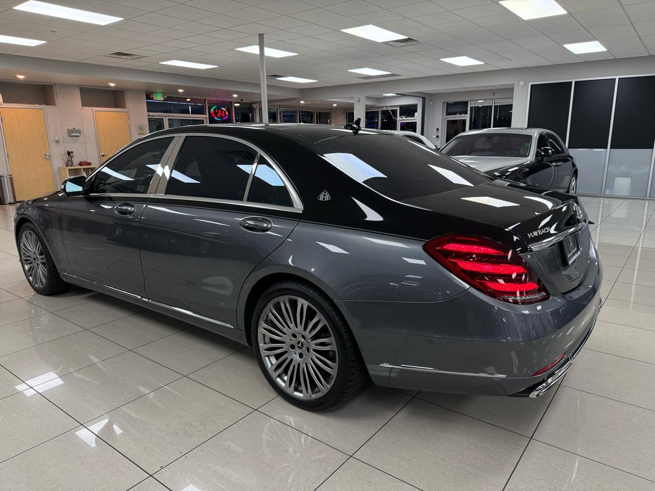 Used 2018 Mercedes-Benz S 450 Sedan image 2