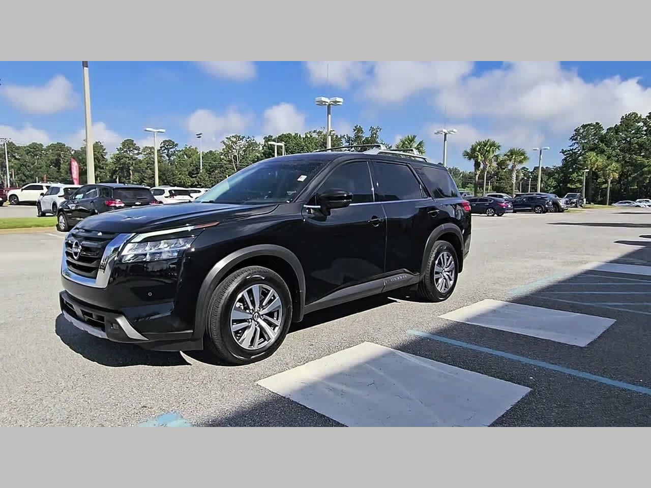 Used 2023 Nissan Pathfinder SL AWD/4WD image 23