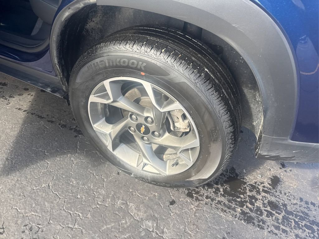 Used 2024 Chevrolet Trax LT w/ Sunroof Package FWD image 23