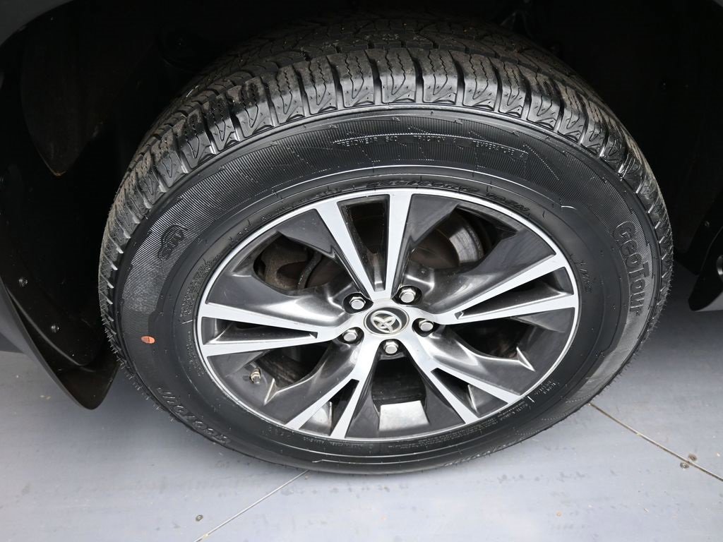 Certified 2018 Toyota Highlander LE image 12