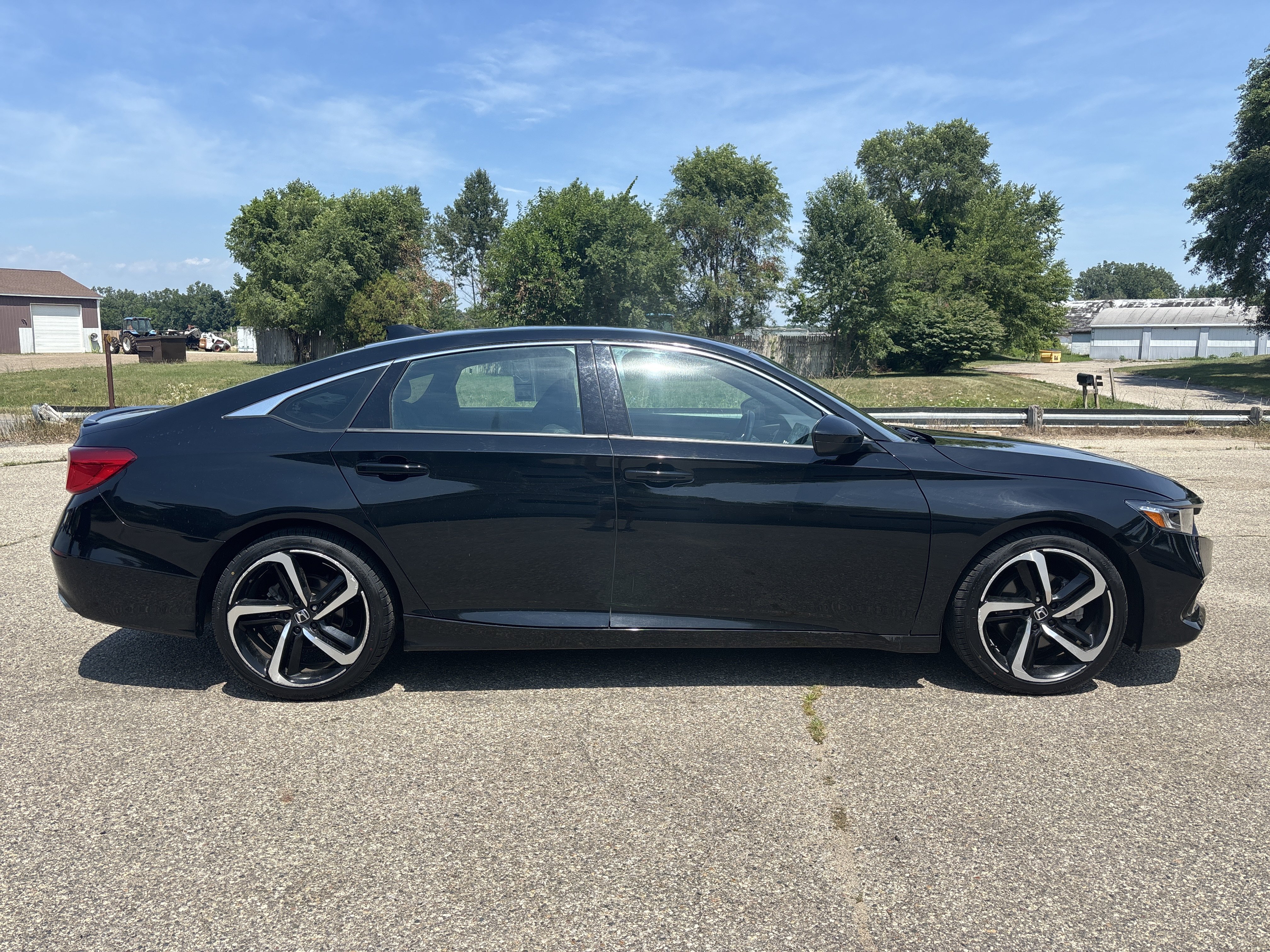 Used 2022 Honda Accord Sport image 2