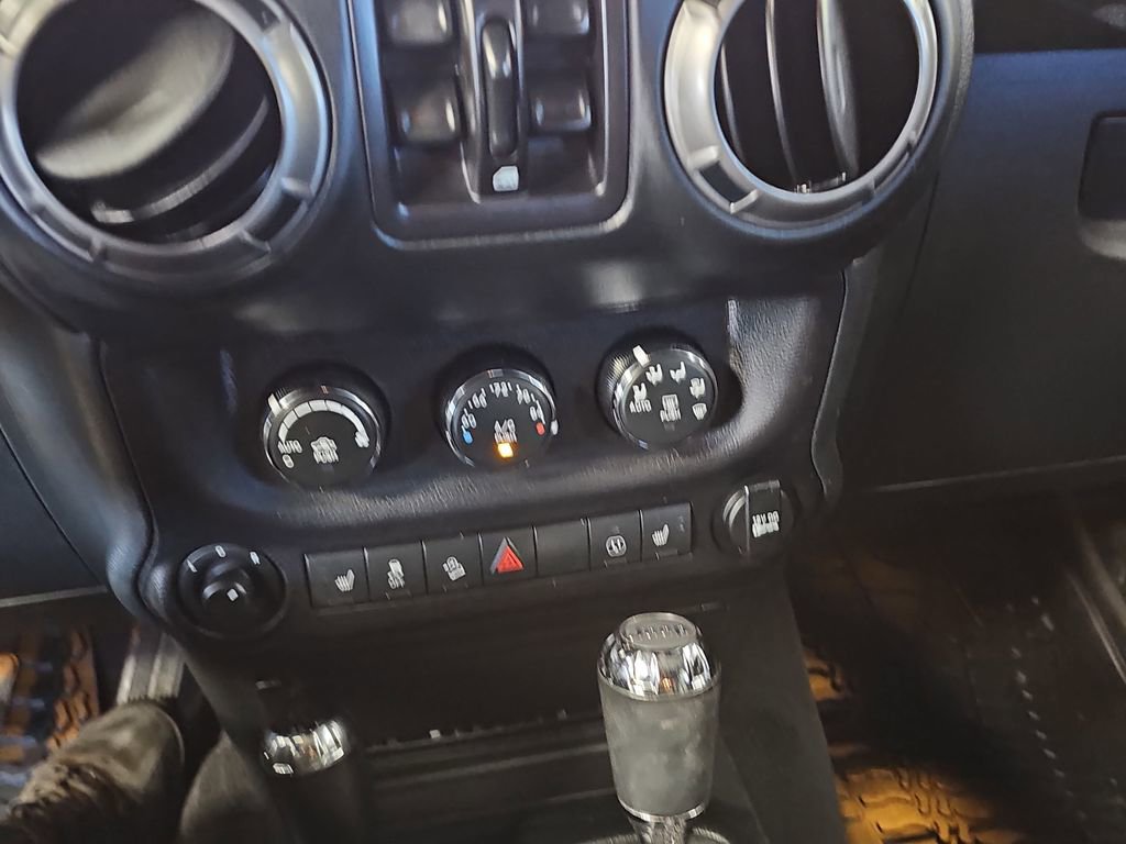 Used 2018 Jeep Wrangler Unlimited Sahara image 20