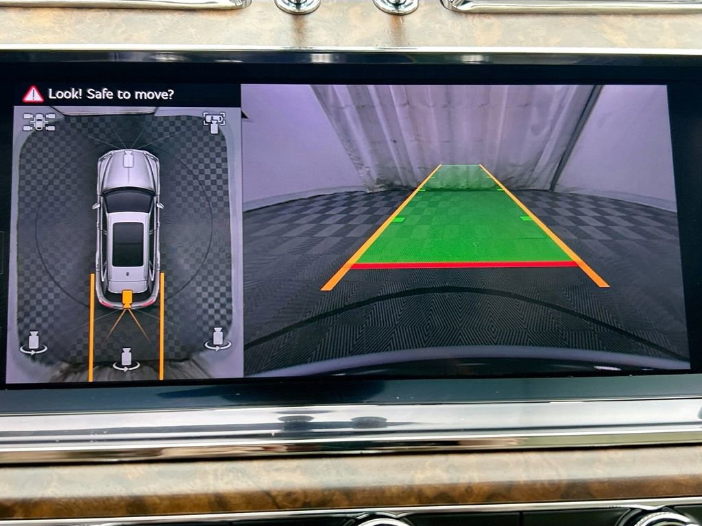 Used 2025 Bentley Bentayga Extended Wheelbase image 15