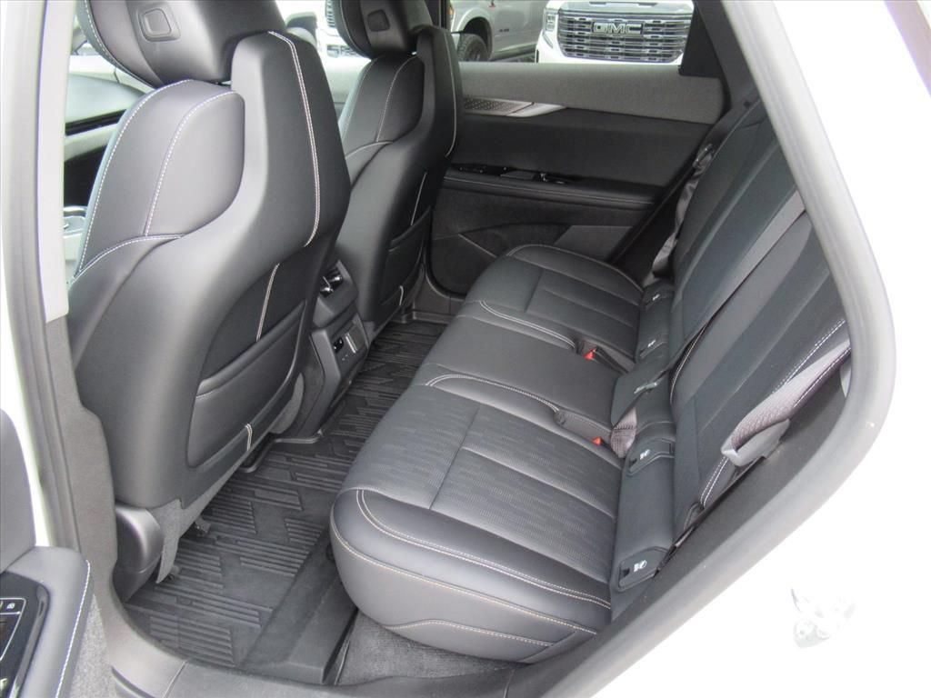 Certified 2025 Cadillac Optiq Luxury 2 w/ LPO, Floor Liner Package AWD/4WD image 34