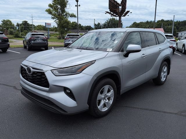 Certified 2021 Toyota Highlander LE AWD/4WD image 3