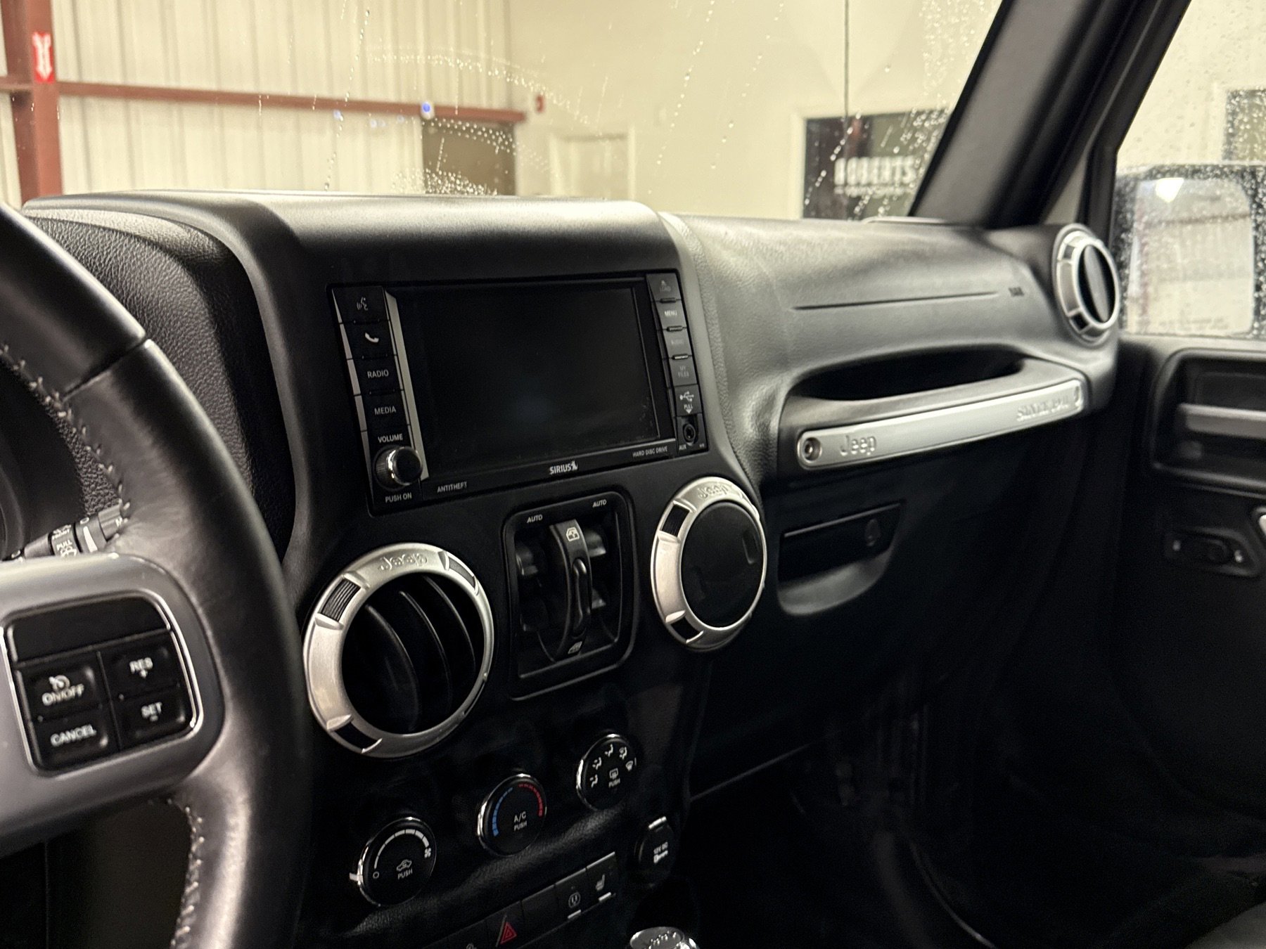 Used 2016 Jeep Wrangler Unlimited Rubicon image 8