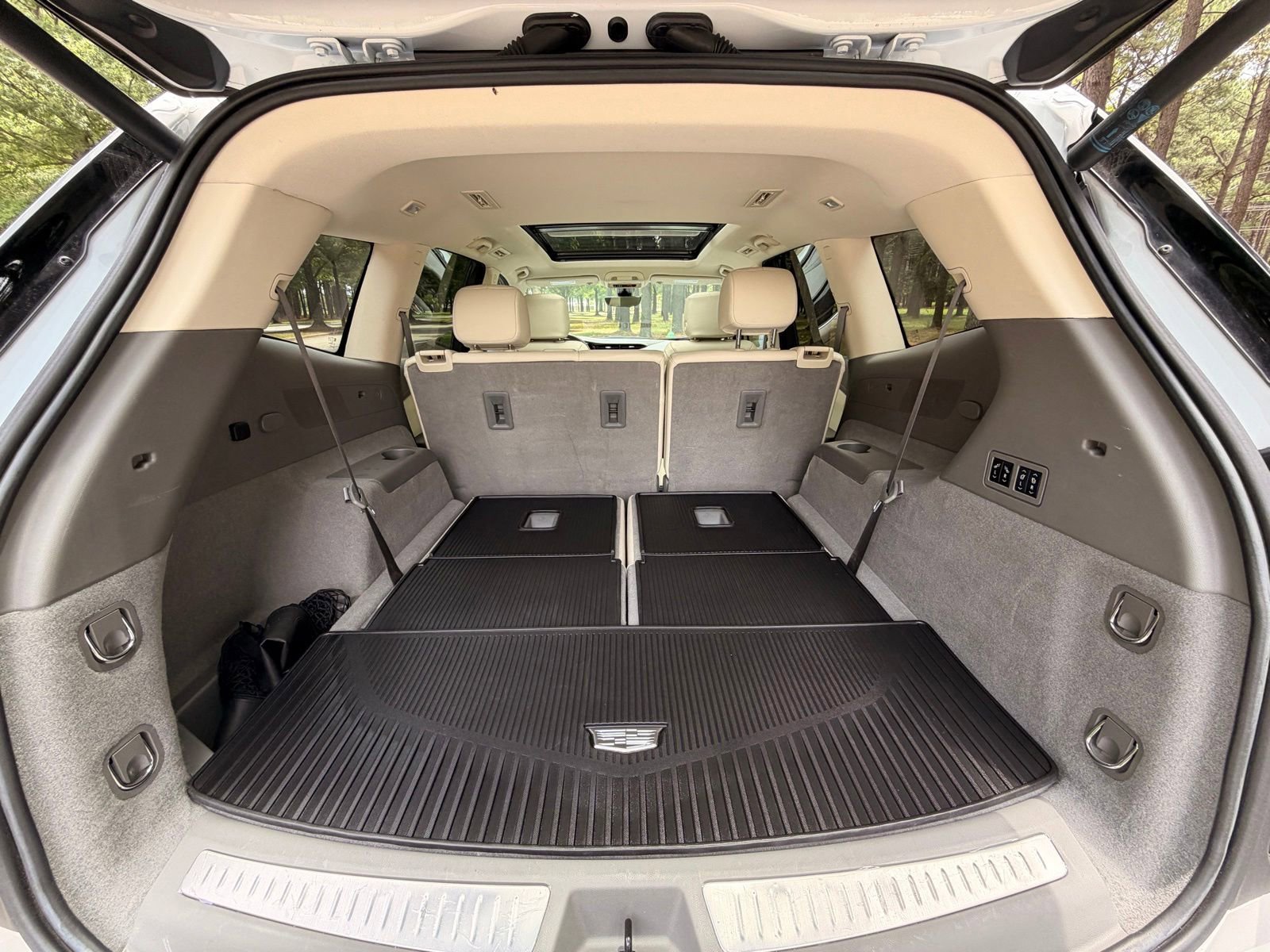 Used 2025 Cadillac XT6 Premium Luxury w/ Technology Package FWD image 19