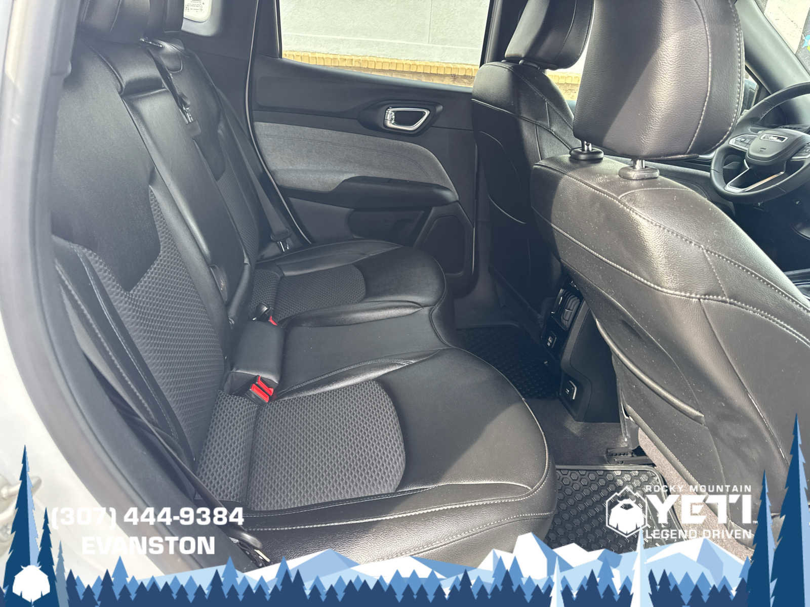 Used 2024 Jeep Compass Latitude AWD/4WD image 15
