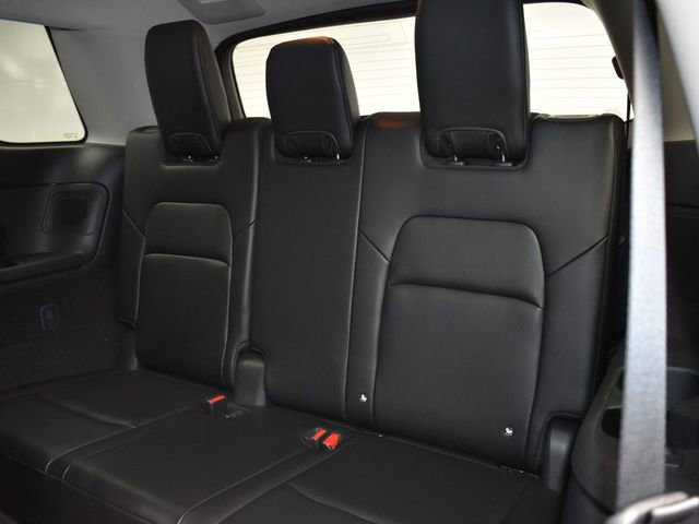 Used 2024 Nissan Pathfinder Platinum image 11