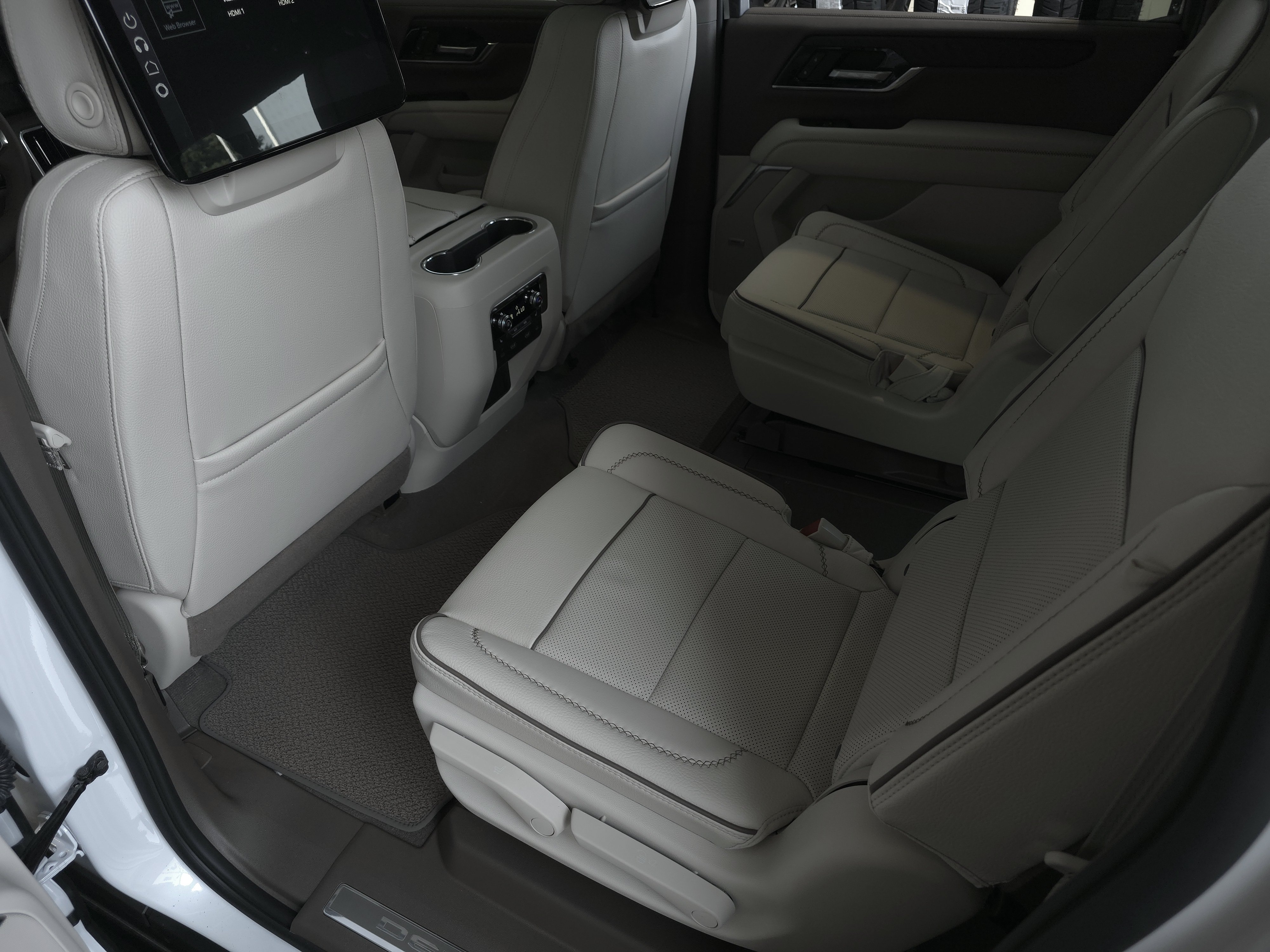 New 2026 GMC Yukon XL Denali w/ Denali Reserve Package AWD/4WD image 30