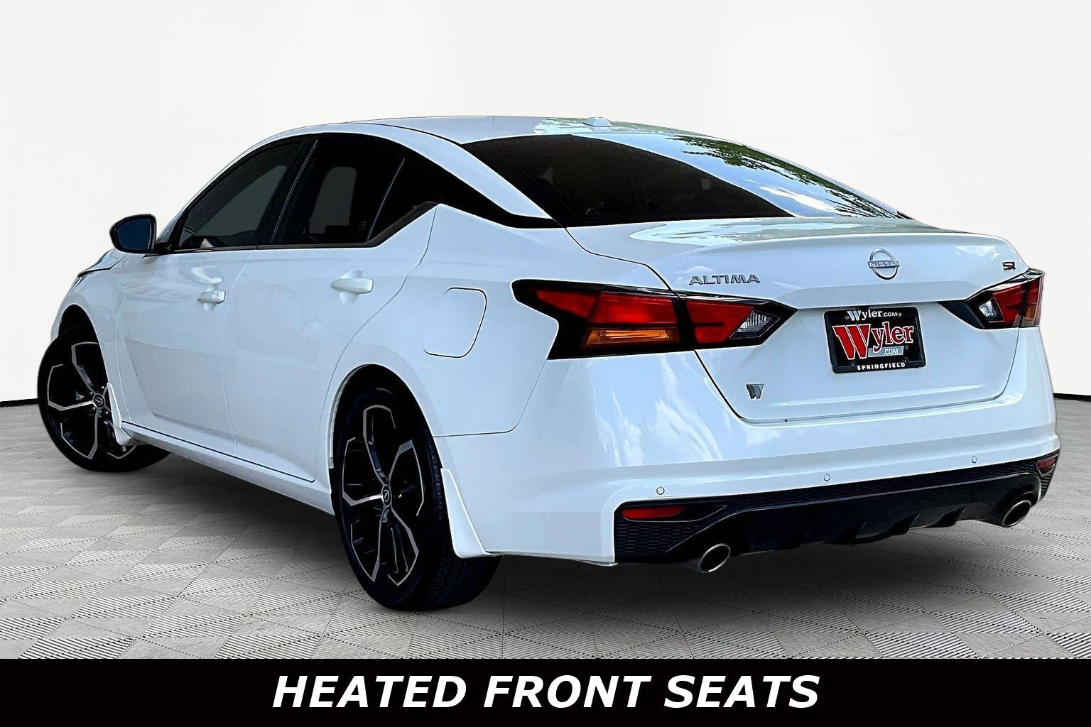 Used 2024 Nissan Altima 2.5 SR w/ SR Premium Package FWD image 4