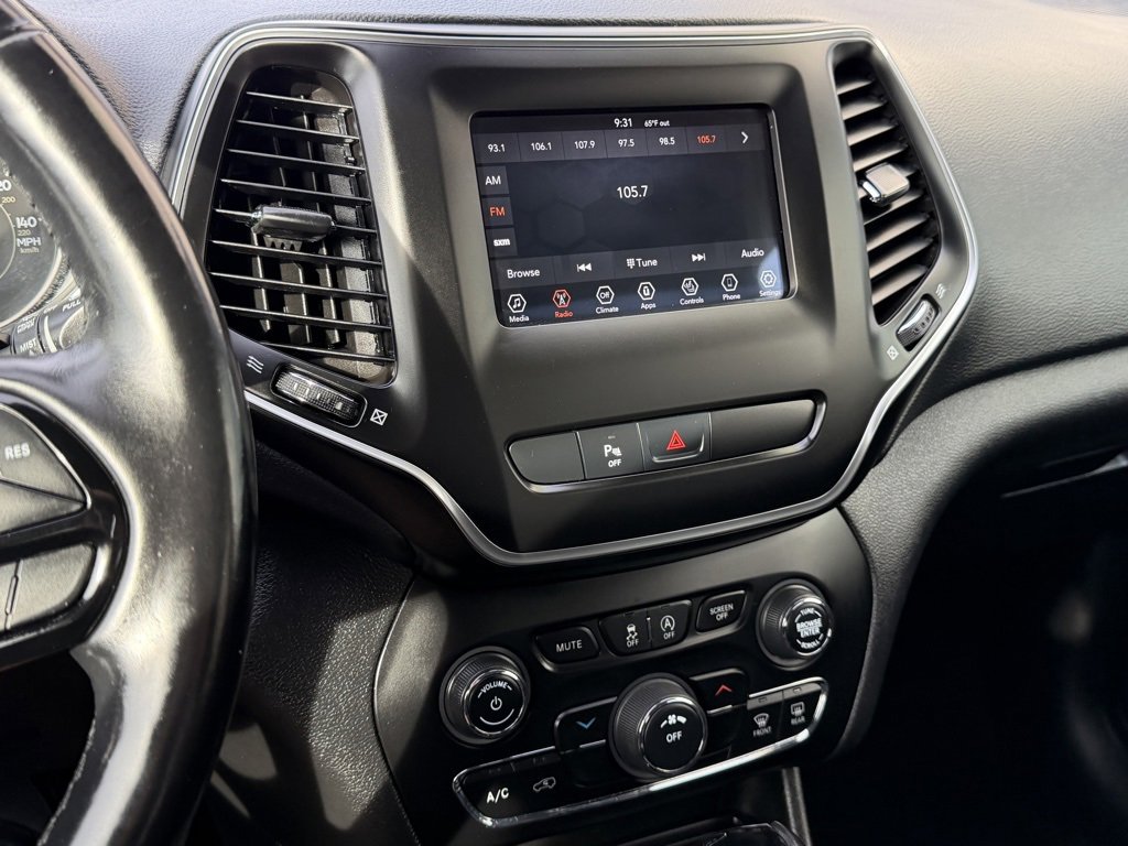 Used 2020 Jeep Cherokee Latitude Plus image 13