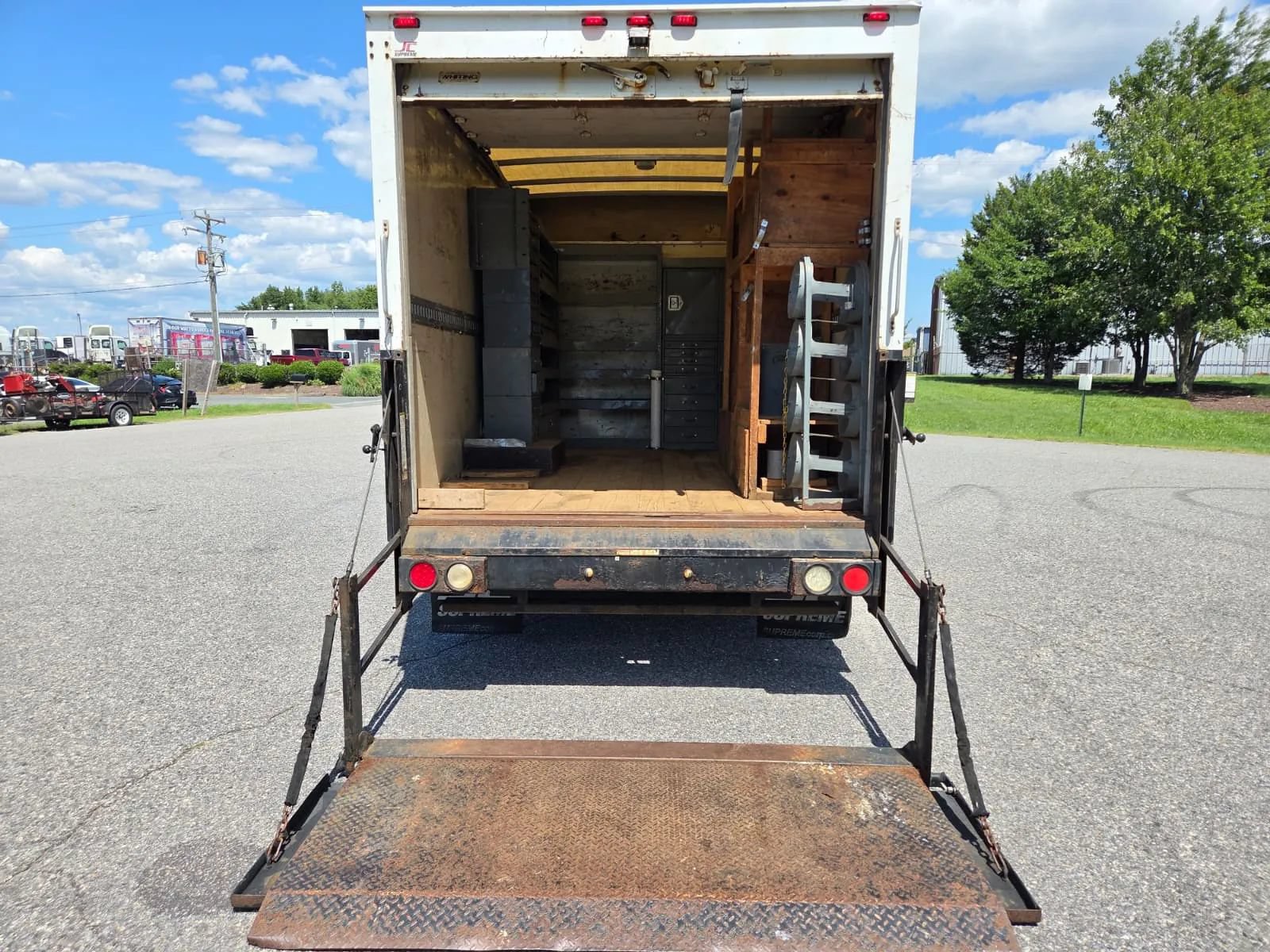 Used 2015 Chevrolet Express 3500 RWD image 30