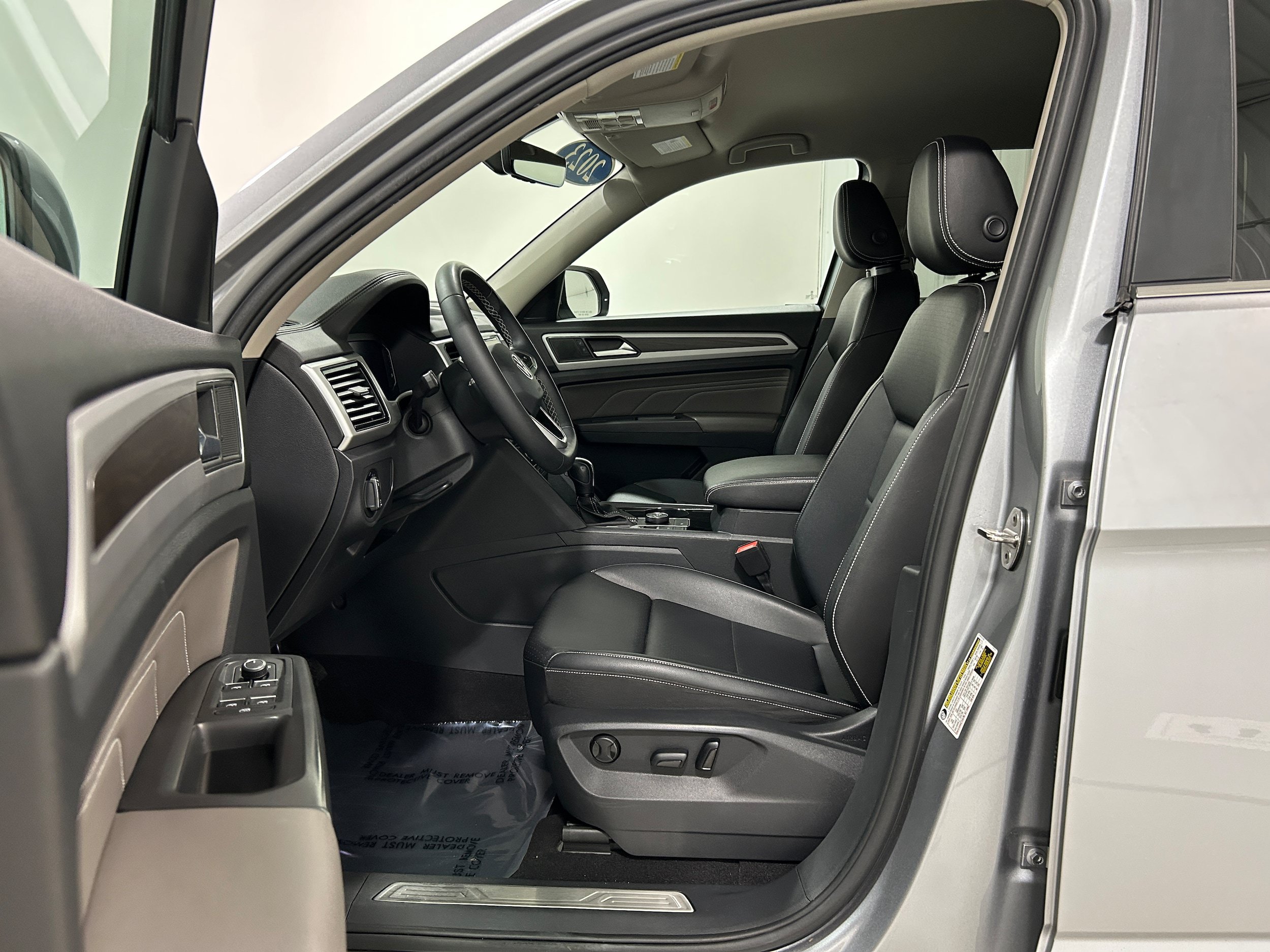 Used 2023 Volkswagen Atlas SE AWD/4WD image 4
