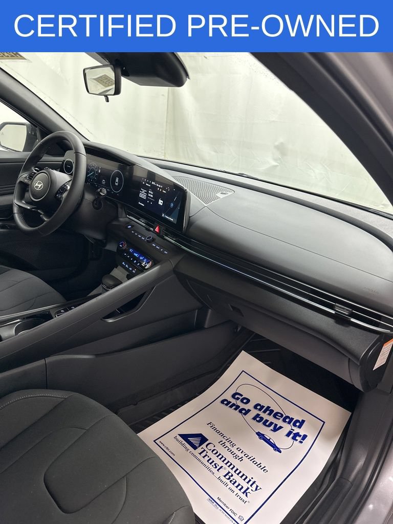 Used 2025 Hyundai Elantra SEL FWD image 19