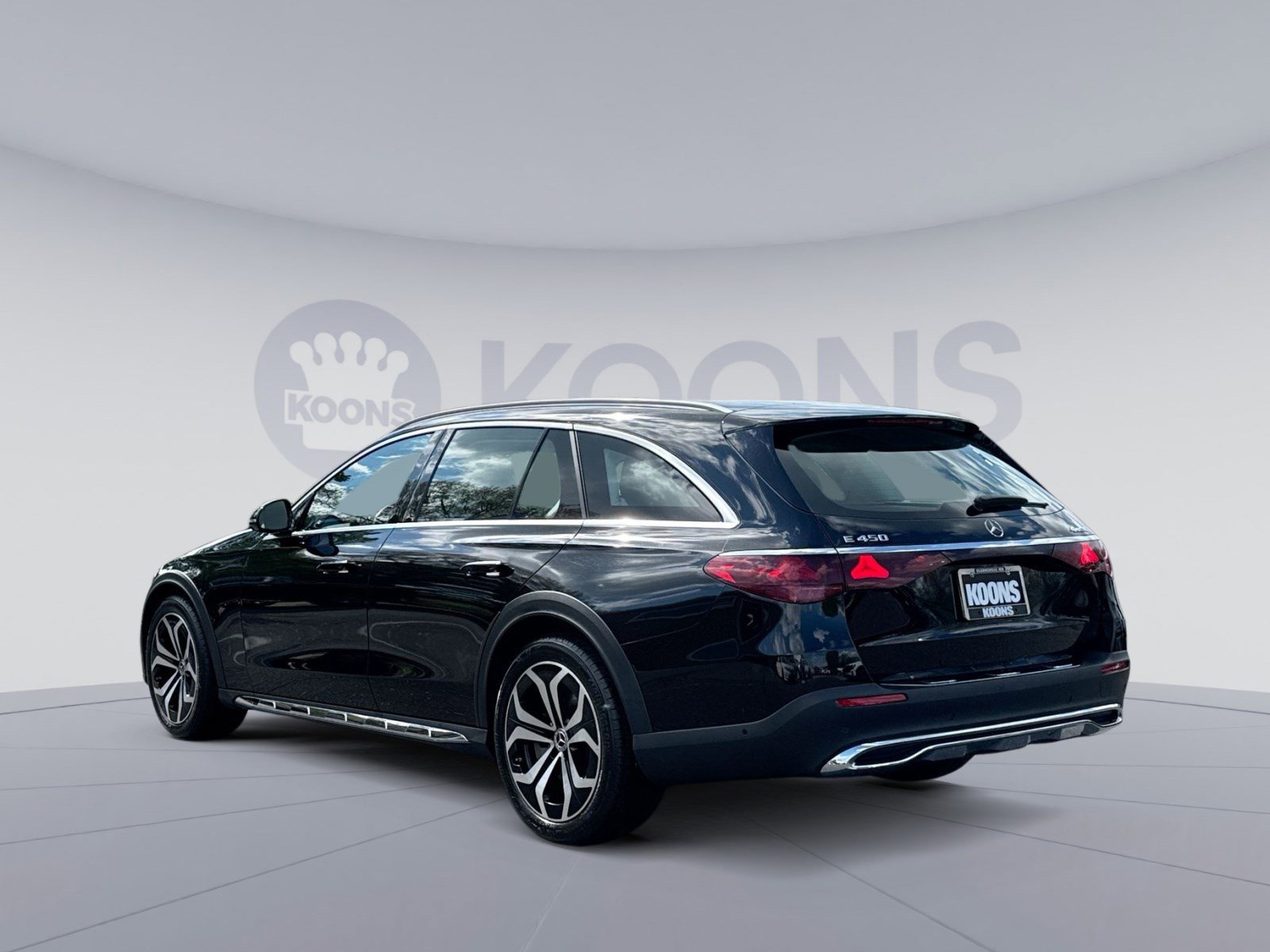 Used 2025 Mercedes-Benz E 450 4MATIC All-Terrain Wagon image 4