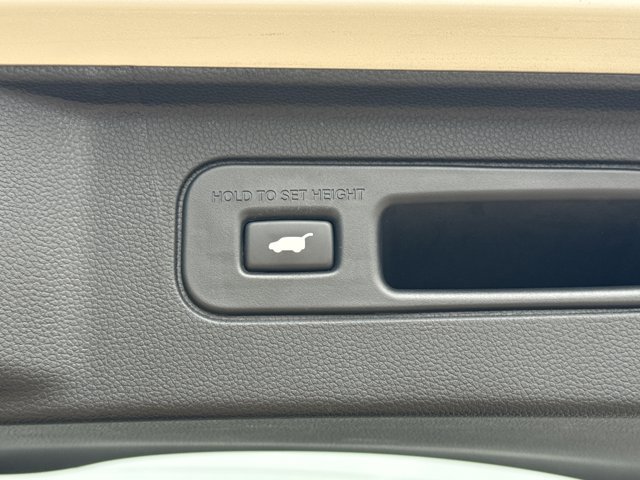 Used 2023 Honda Pilot Touring image 14