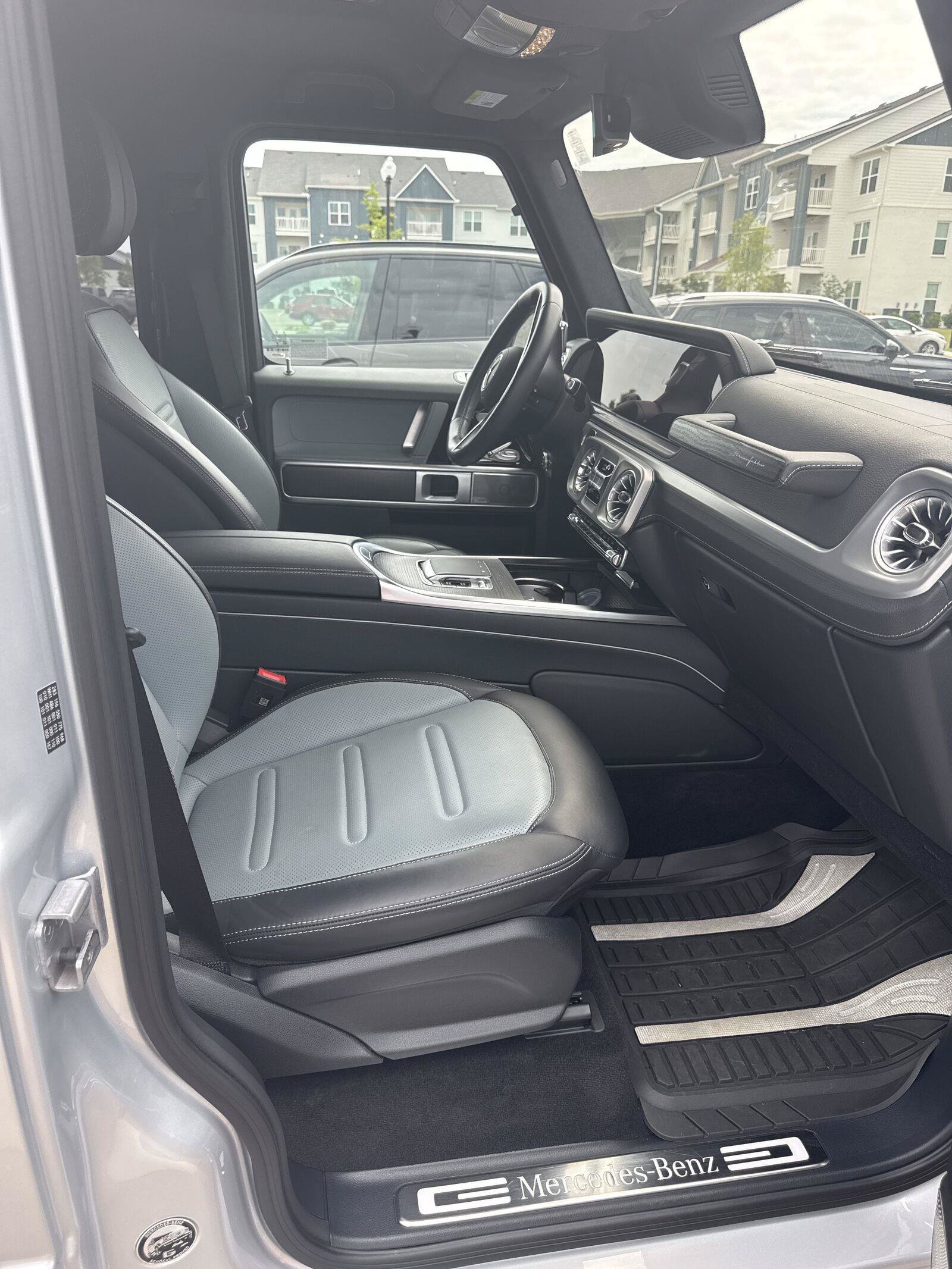 Used 2025 Mercedes-Benz G 550 image 2