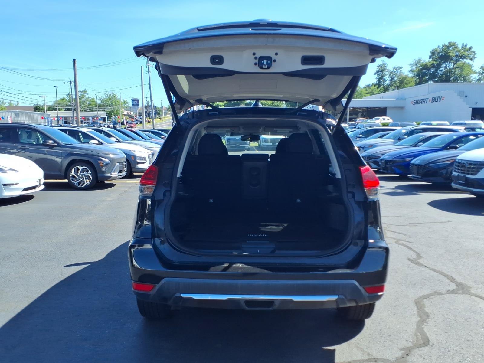 Used 2018 Nissan Rogue SV AWD/4WD image 7