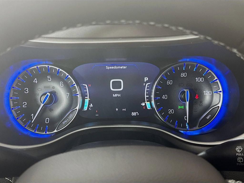 Used 2026 Chrysler Pacifica Select image 15