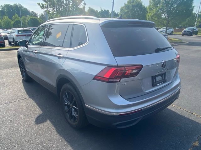 Used 2024 Volkswagen Tiguan SE w/ Panoramic Sunroof Package AWD/4WD image 3