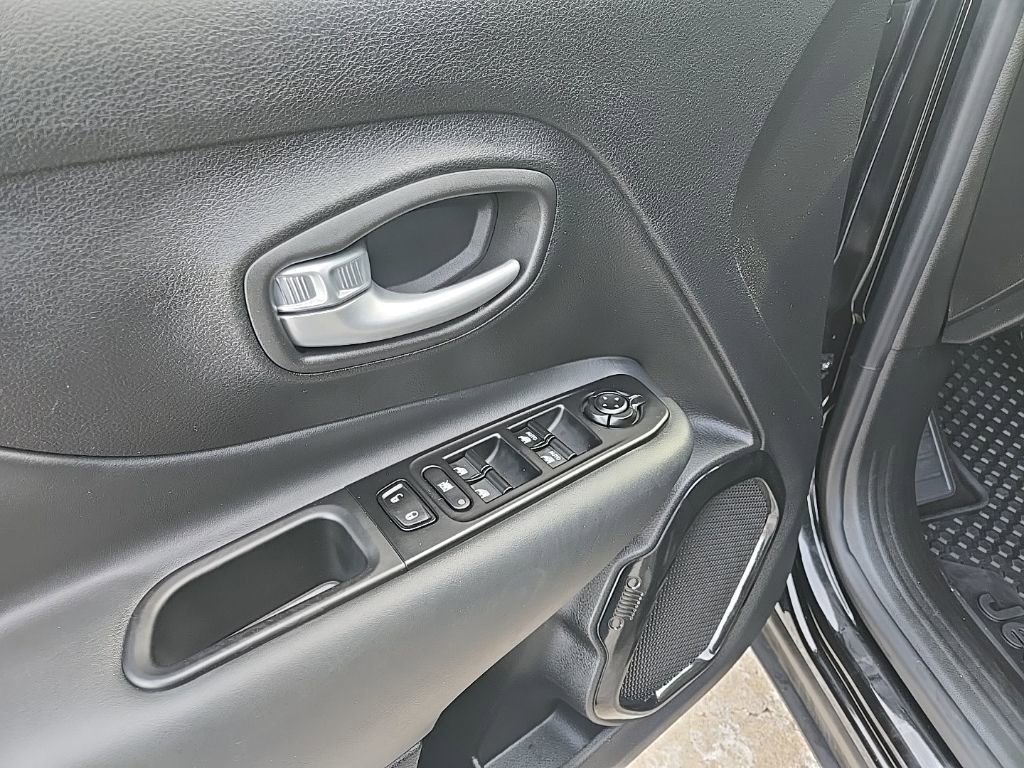 Used 2023 Jeep Renegade Altitude w/ Sun/Sound Group image 29