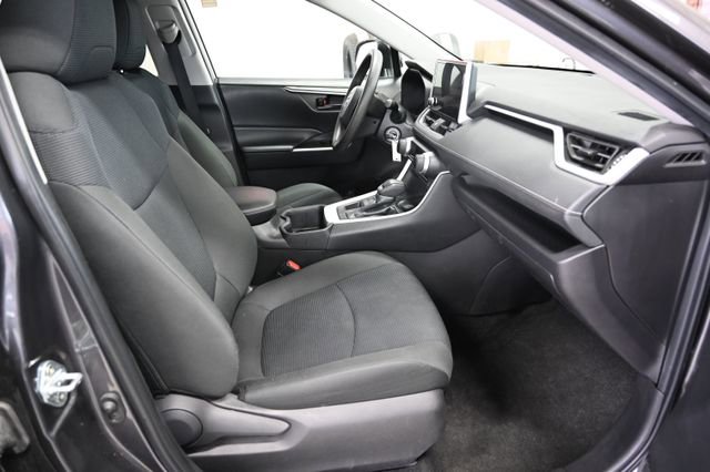 Used 2024 Toyota RAV4 LE AWD/4WD image 11