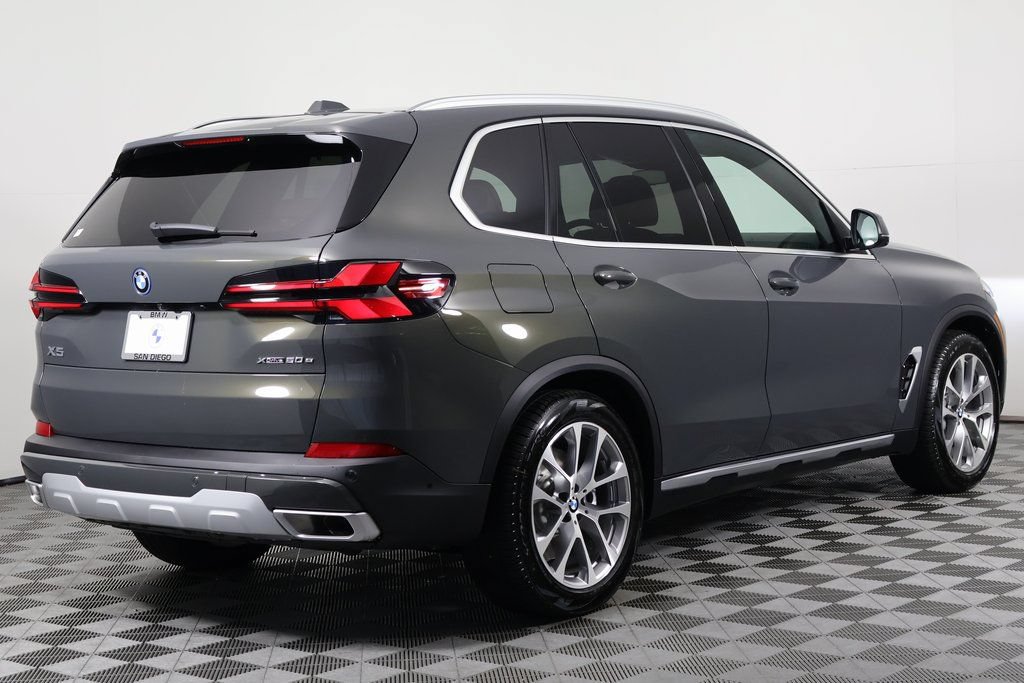 New 2026 BMW X5 xDrive50e w/ Executive Package AWD/4WD image 2