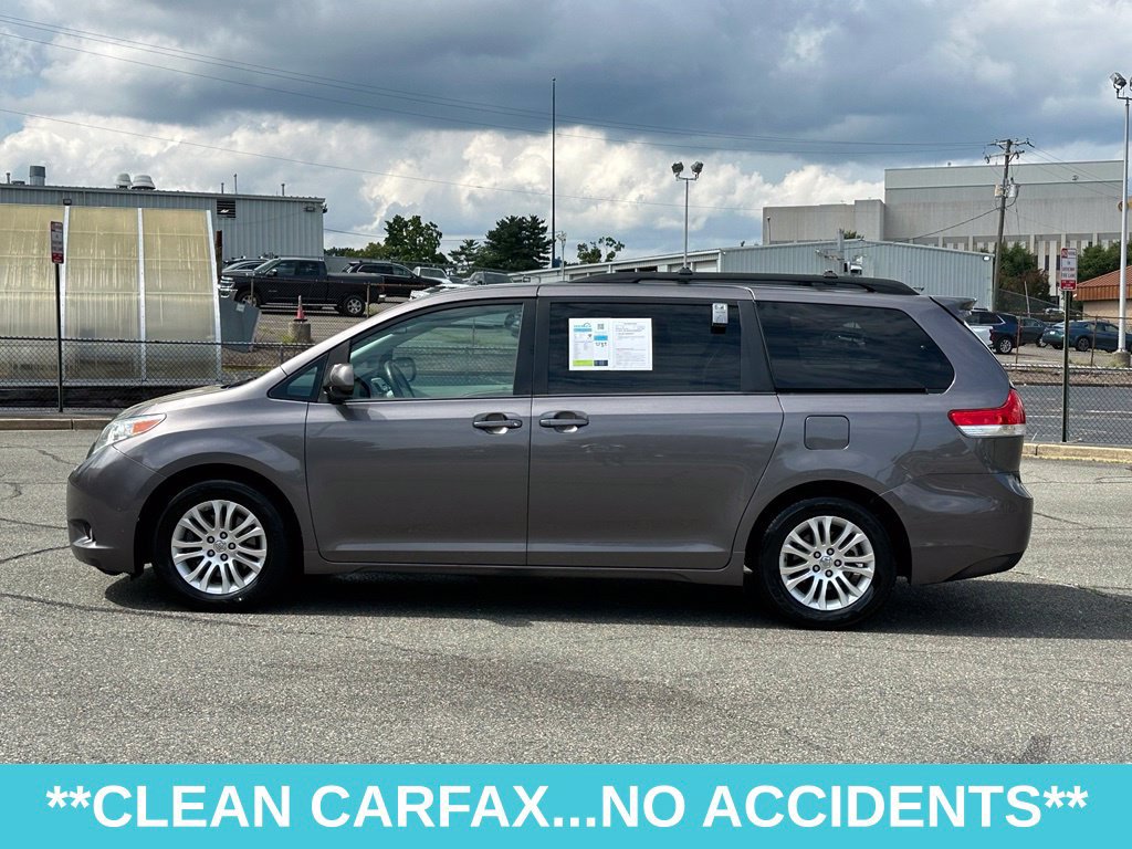 Used 2014 Toyota Sienna XLE FWD image 4