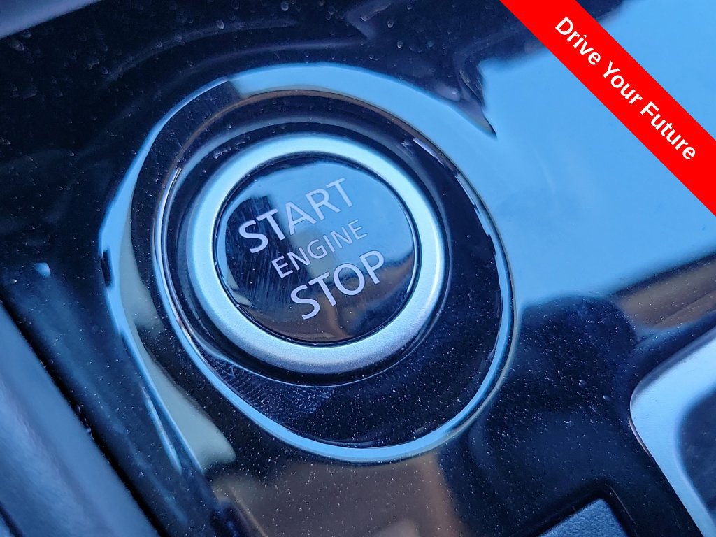 Used 2025 Nissan Versa SV w/ Trunk Package FWD image 9