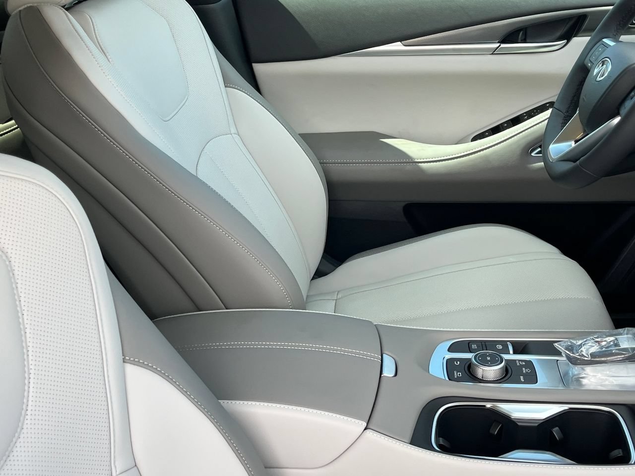 New 2027 INFINITI QX60 Luxe FWD image 10