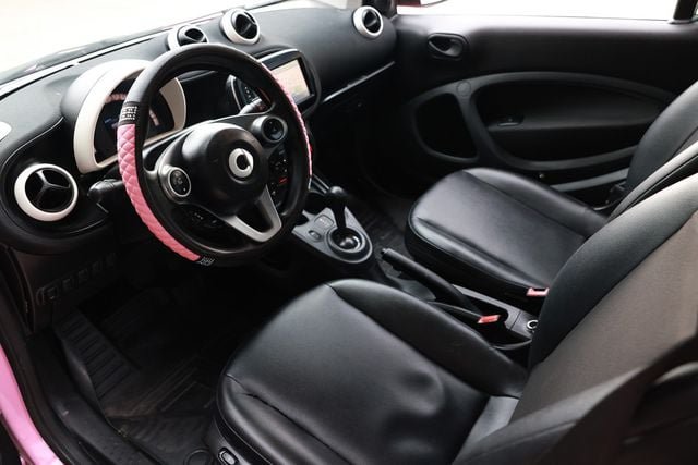 Used 2016 smart fortwo passion RWD image 6
