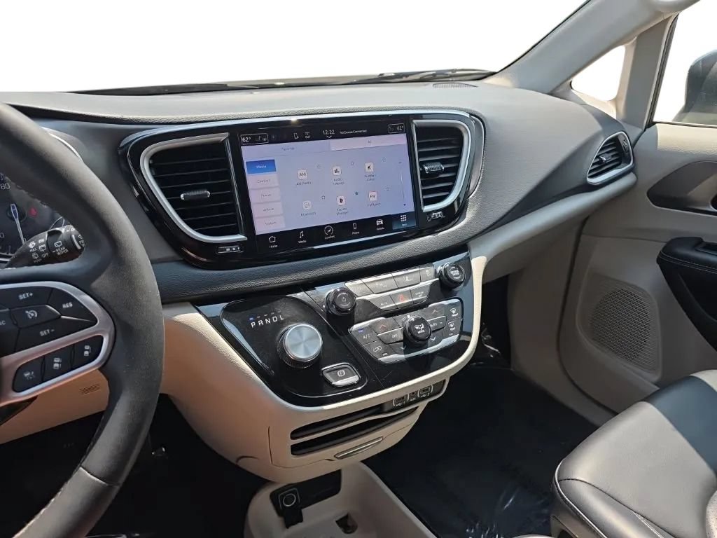 Used 2023 Chrysler Pacifica Touring-L FWD image 26