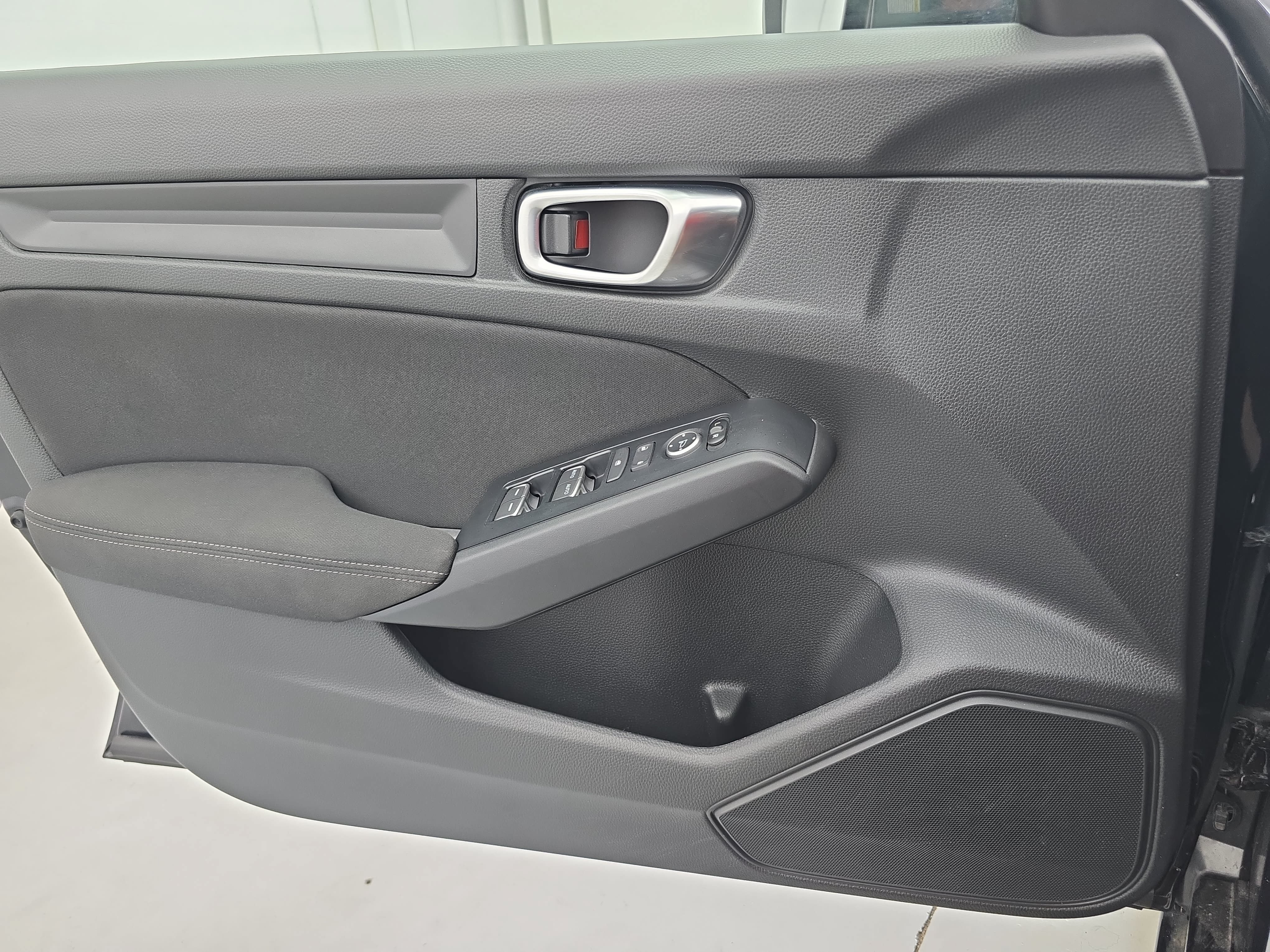 Used 2025 Honda Civic Sport image 26