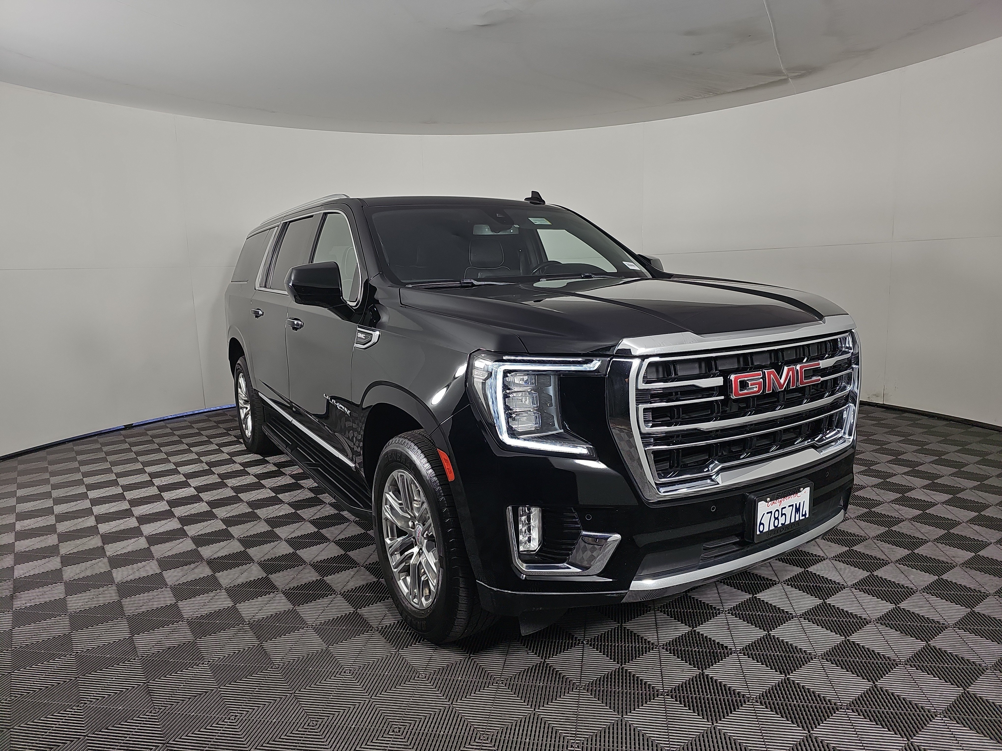 Used 2021 GMC Yukon XL SLT AWD/4WD image 2
