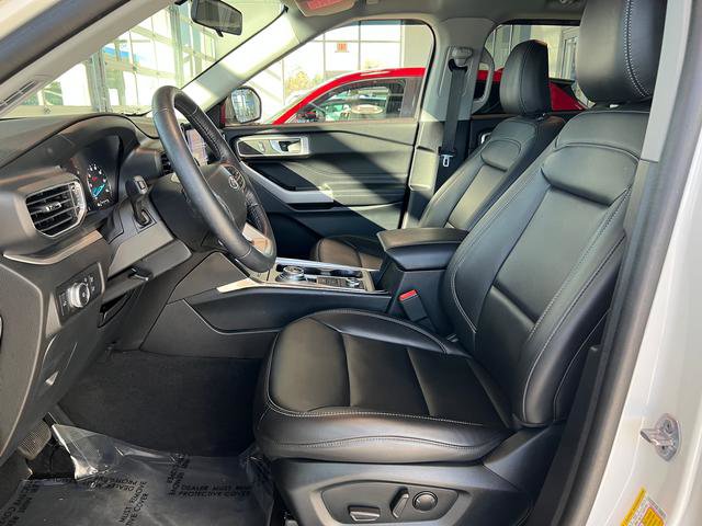 Used 2022 Ford Explorer XLT w/ Equipment Group 202A image 10