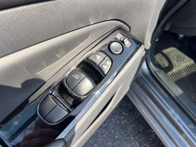 Used 2025 Nissan Altima 2.5 SR w/ SR Premium Package FWD image 26