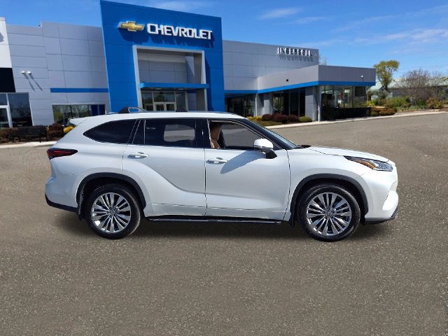 Used 2026 Toyota Highlander XLE AWD/4WD image 25