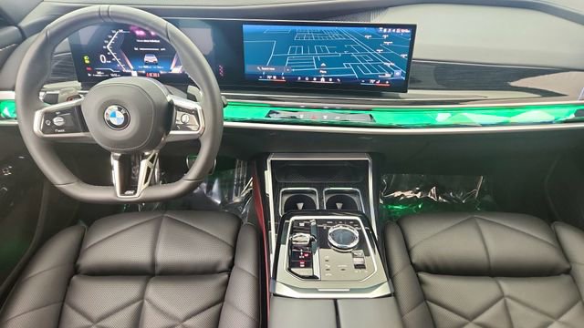 Used 2025 BMW 740i image 35