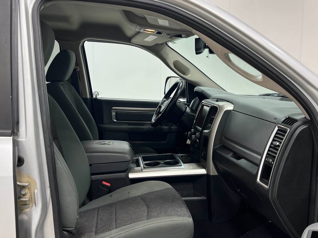 Used 2015 RAM 1500 Classic SLT w/ Luxury Group AWD/4WD image 31