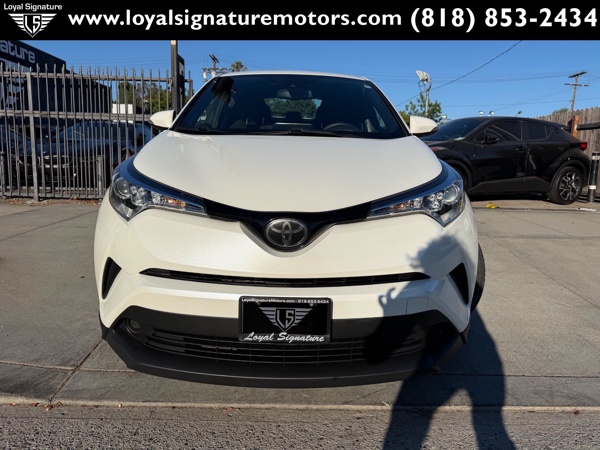 Used 2018 Toyota C-HR XLE FWD image 2