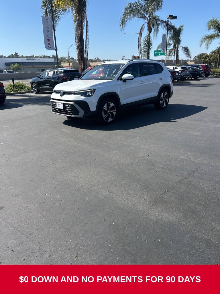 Used 2025 Volkswagen Taos SE AWD/4WD image 1