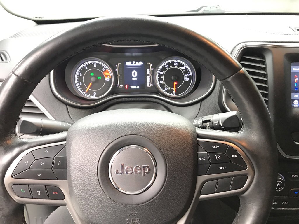 Used 2019 Jeep Cherokee Latitude w/ Cold Weather Group image 11