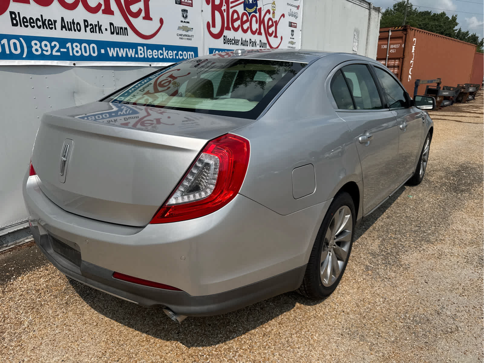 Used 2013 Lincoln MKS FWD image 3